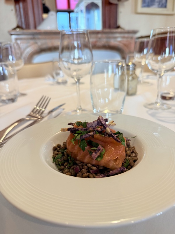 salade-lentilles-vetes-saumon-le-grand-cafe